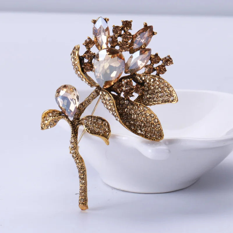 Cute and romantic unisex brooch