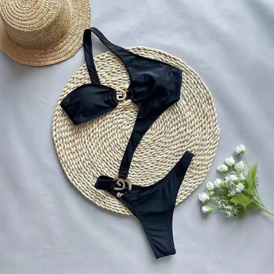 Seductive one-shoulder cutout swimsuit