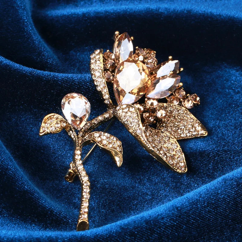 Cute and romantic unisex brooch