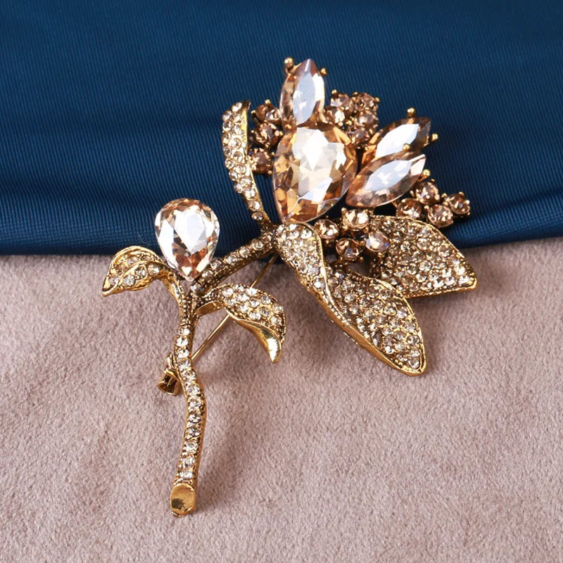 Cute and romantic unisex brooch