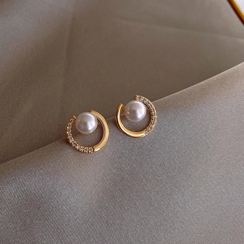 Style trendy earrings