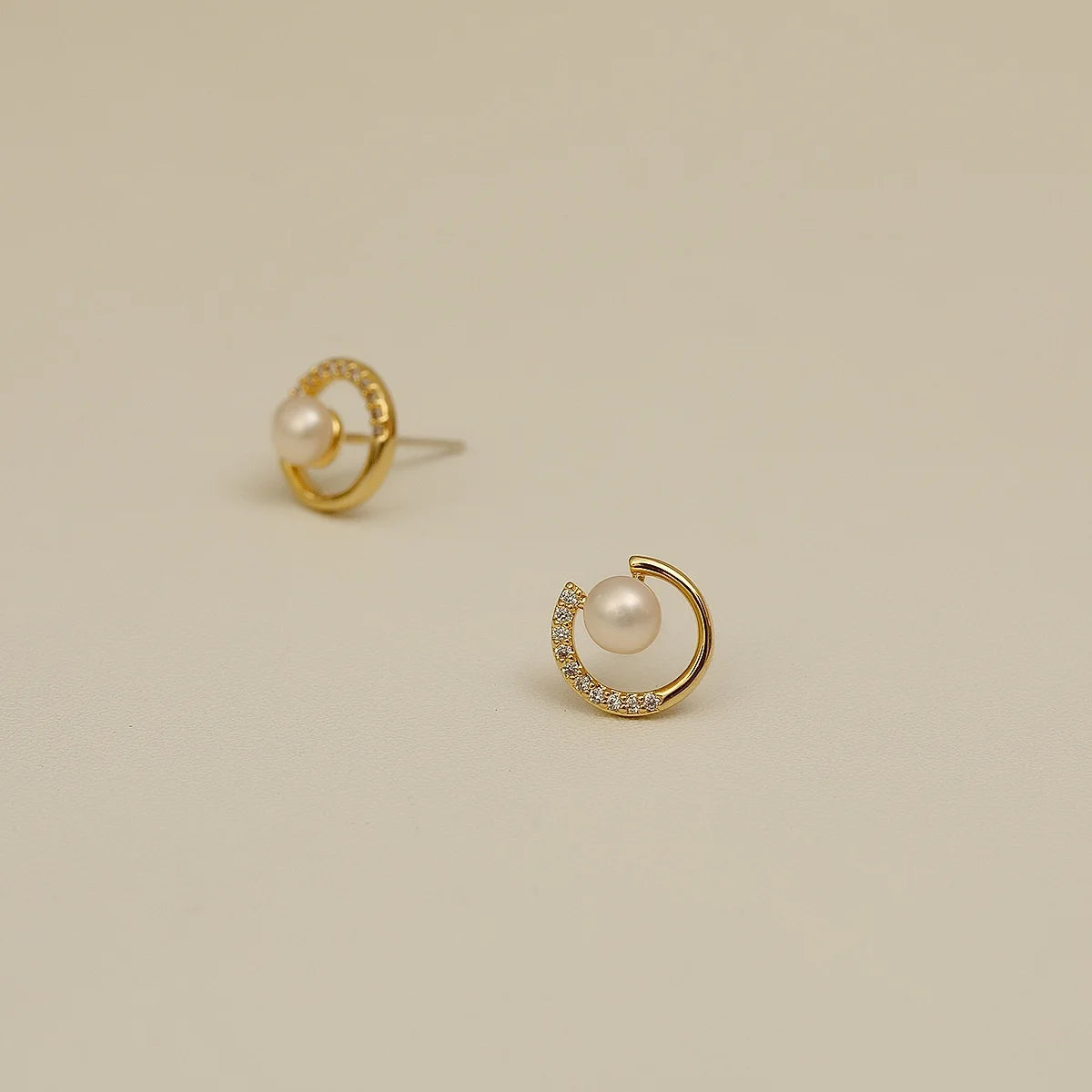 Style trendy earrings