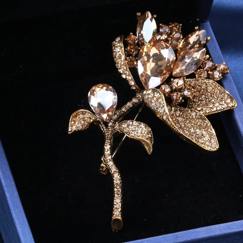 Cute and romantic unisex brooch