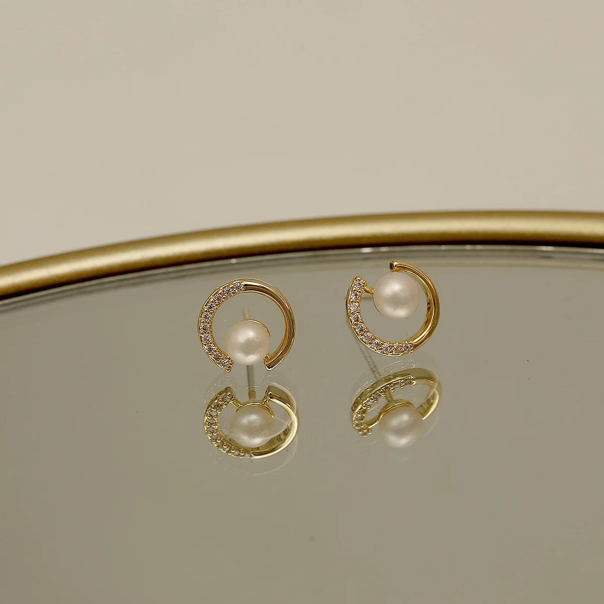 Style trendy earrings